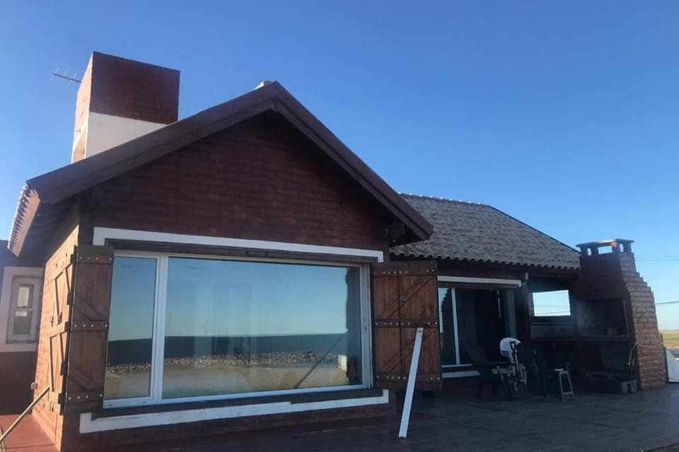 Hermosa Casa SOBRE LA PLAYA en Mar Chiquita, Bs As House in Argentina