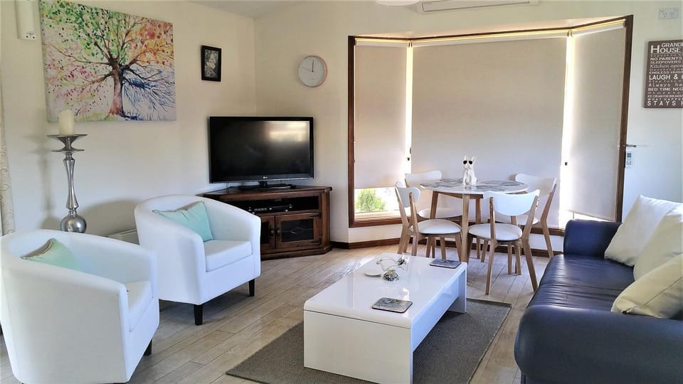 Photo of the whole room, Floor plan, On site, Pets, Garden view, Swimming pool