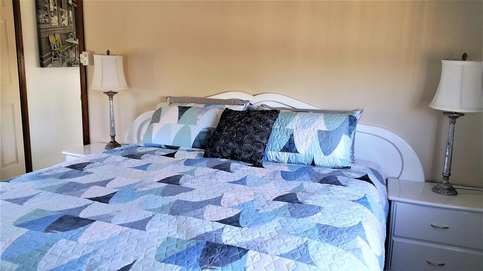 Bed, On site, Pets, Swimming pool