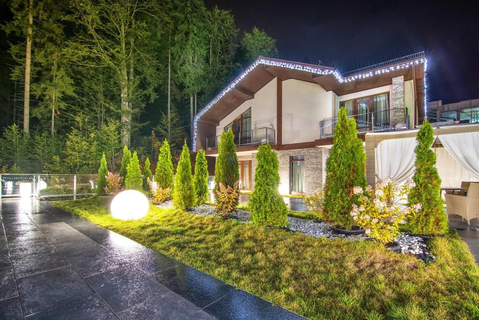 Property building, Summer, Garden