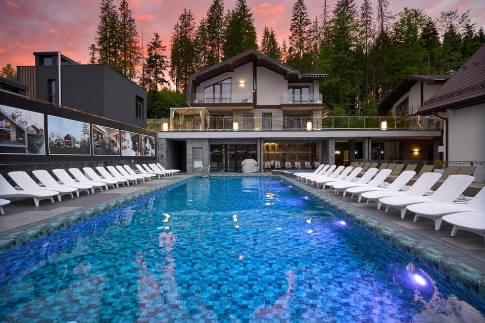 Day, Natural landscape, Summer, Pool view, Swimming pool, sunbed