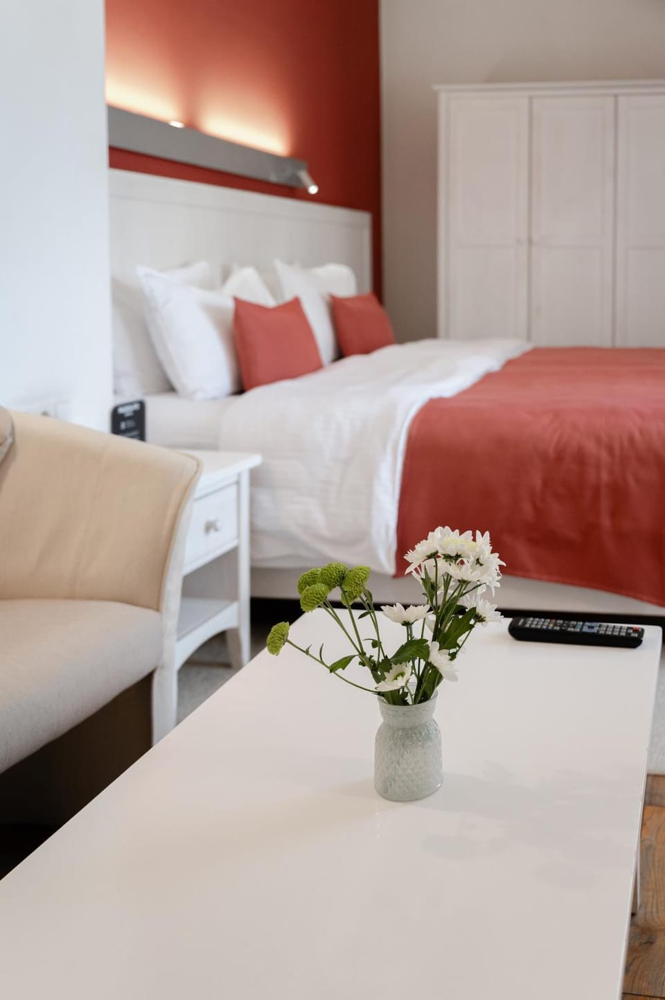 Bed, Seating area, Bedroom