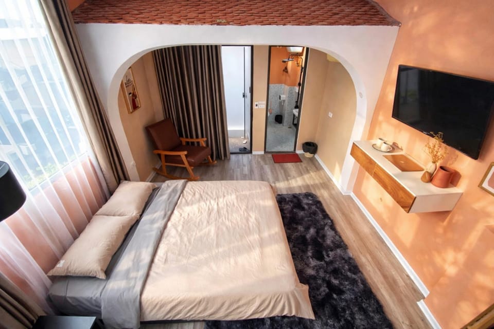 Bed, TV and multimedia, Bedroom