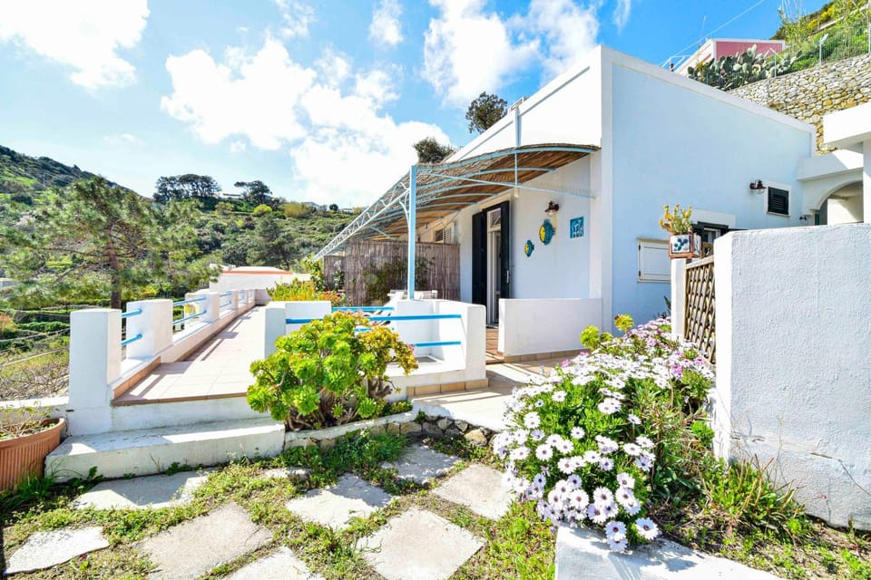 Garden view, Sea view