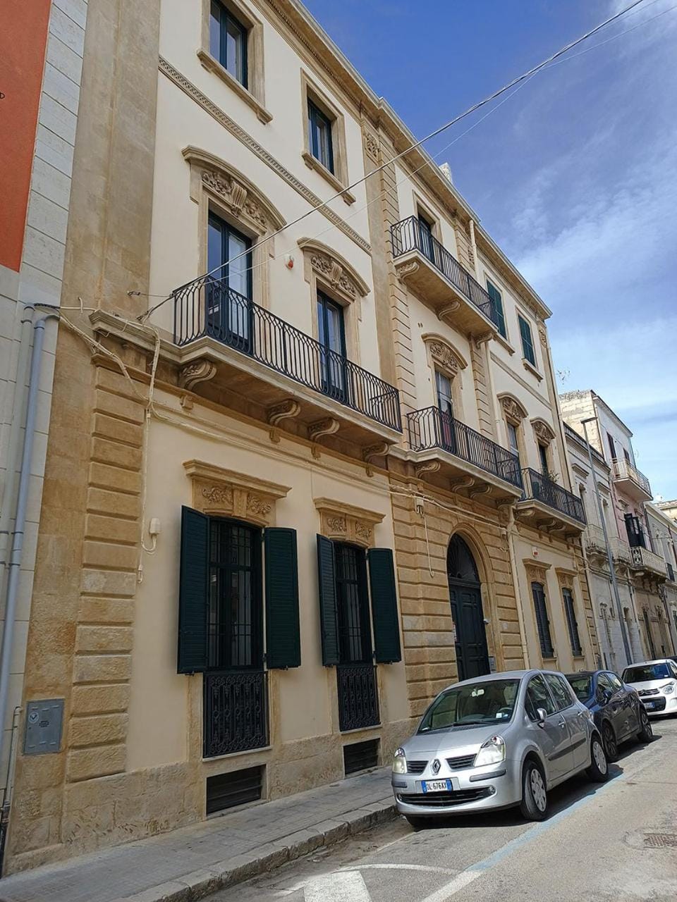Facade/entrance