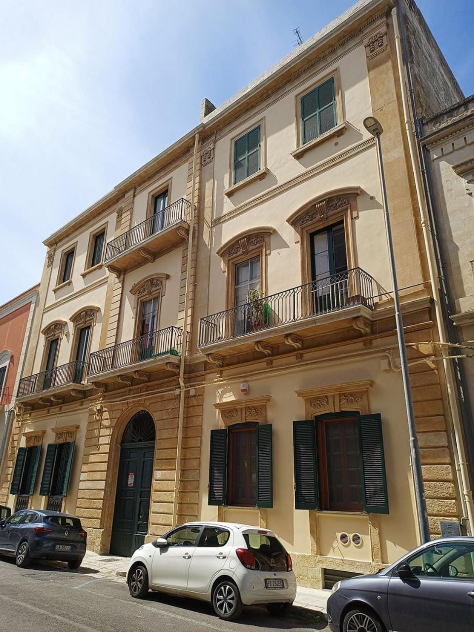 Facade/entrance