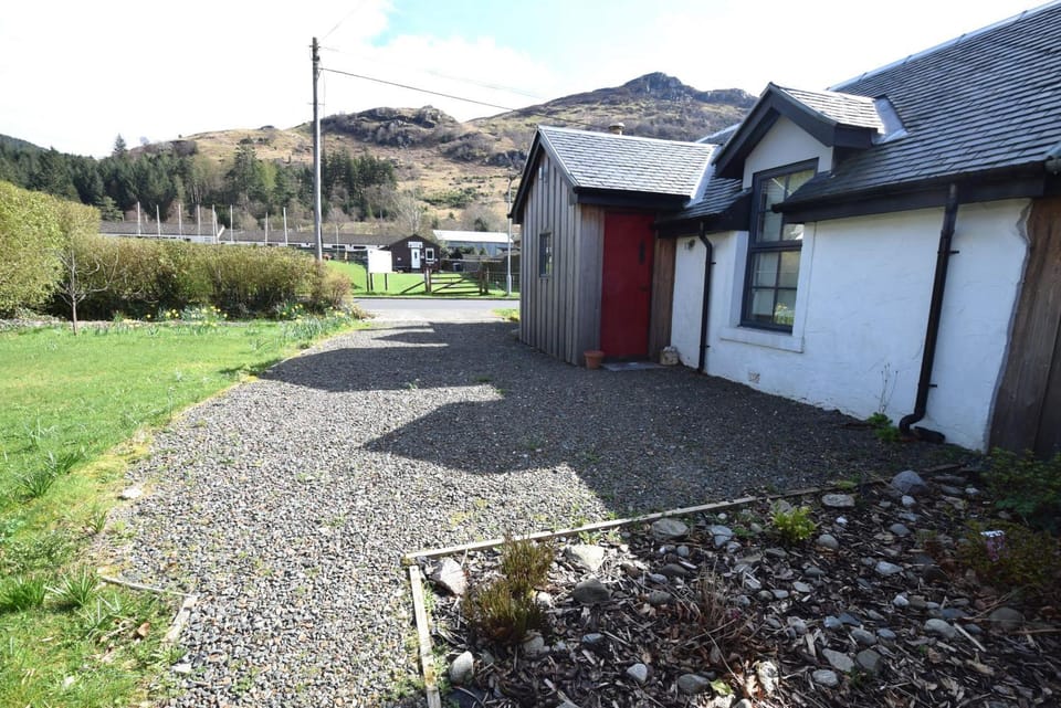 Property building, Neighbourhood, Garden