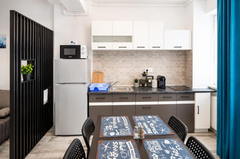 Dining area, kitchen