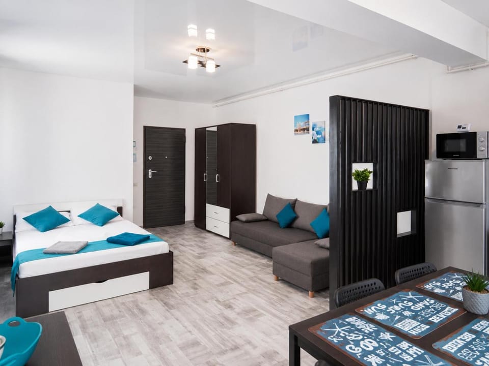 Bed, Living room, Dining area, Bedroom