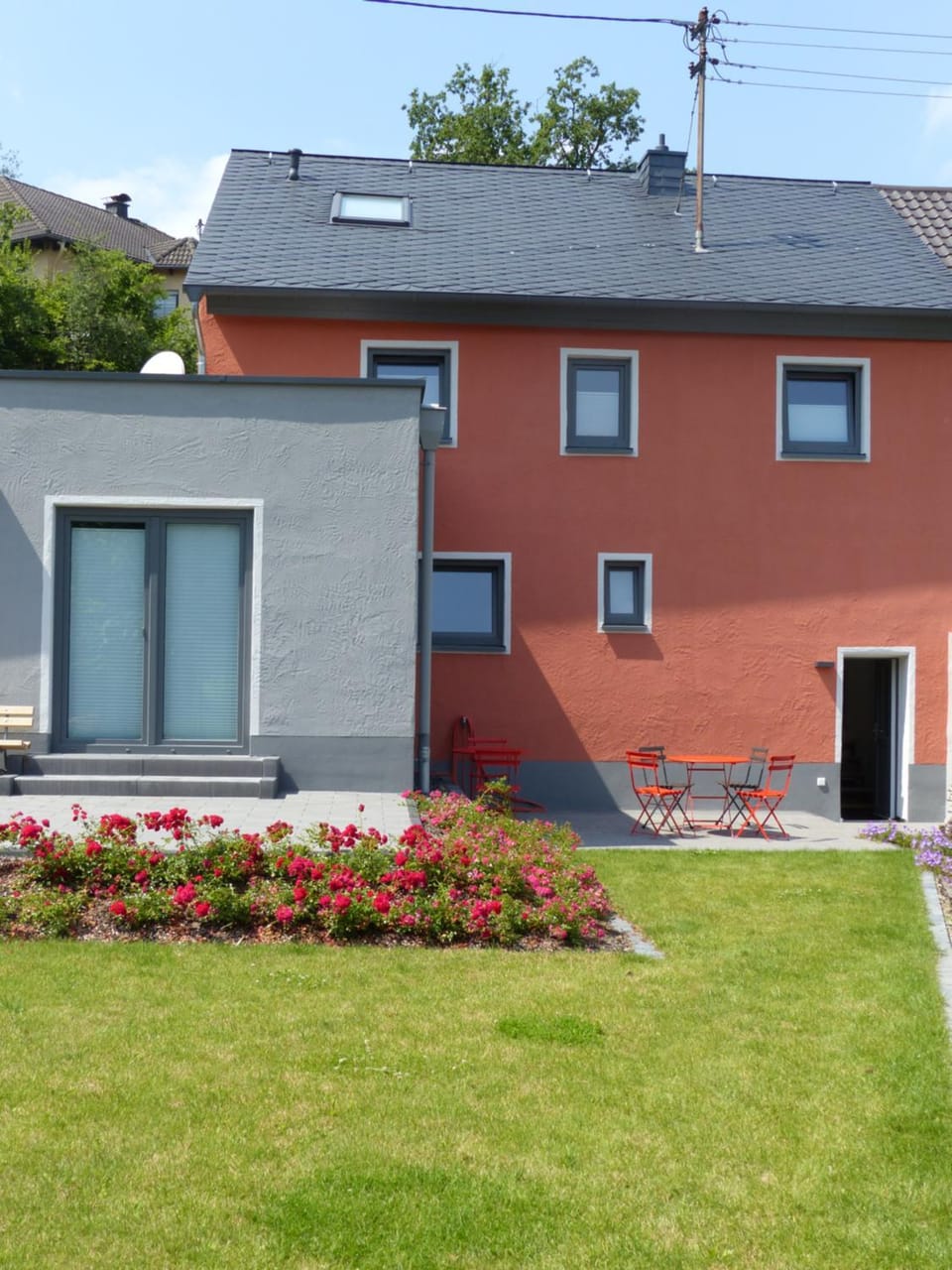 Property building, Patio, Garden, Balcony/Terrace