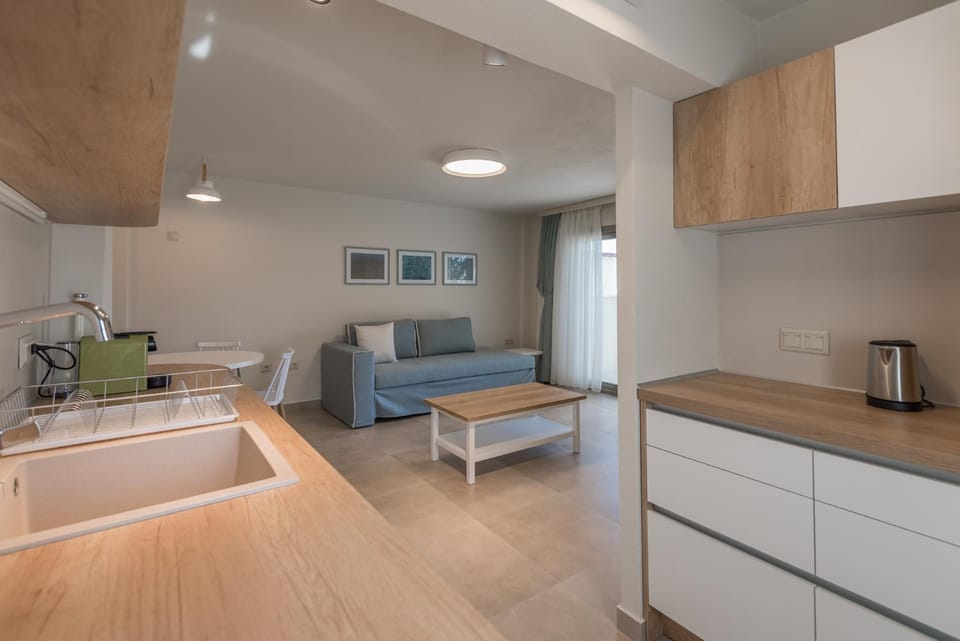 Kitchen or kitchenette, Living room