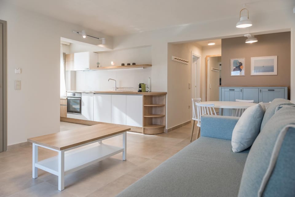 Kitchen or kitchenette, Living room
