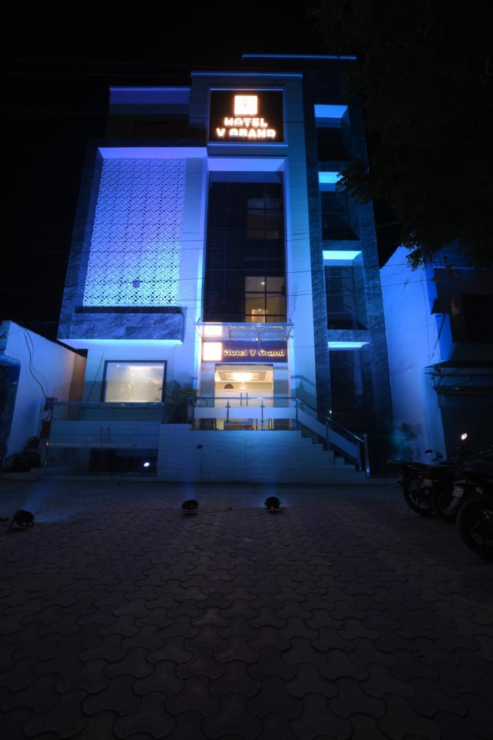 Property building, Facade/entrance