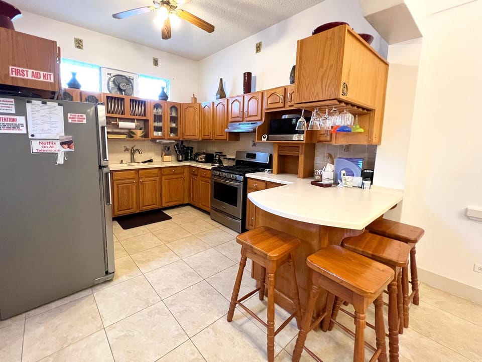Restaurant/places to eat, Dining area, kitchen