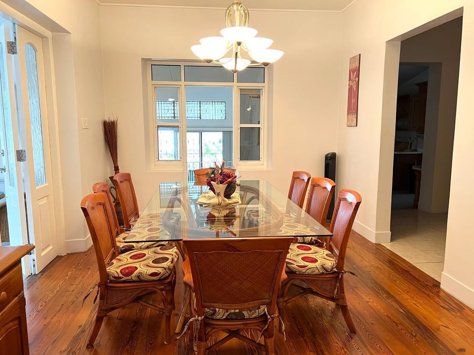 Restaurant/places to eat, Dining area