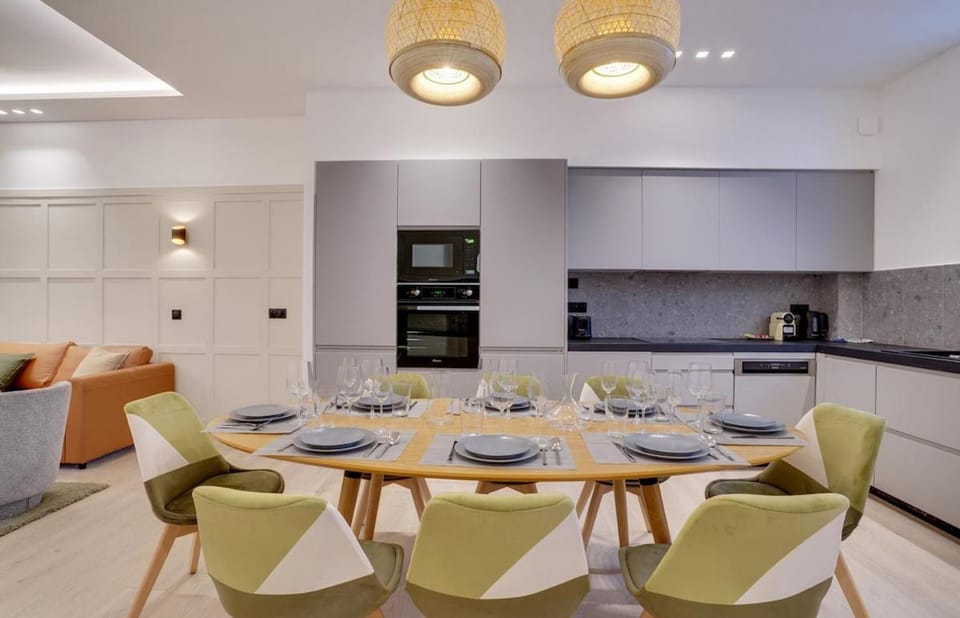 Kitchen or kitchenette, Living room, Dining area, minibar, pet friendly, stove