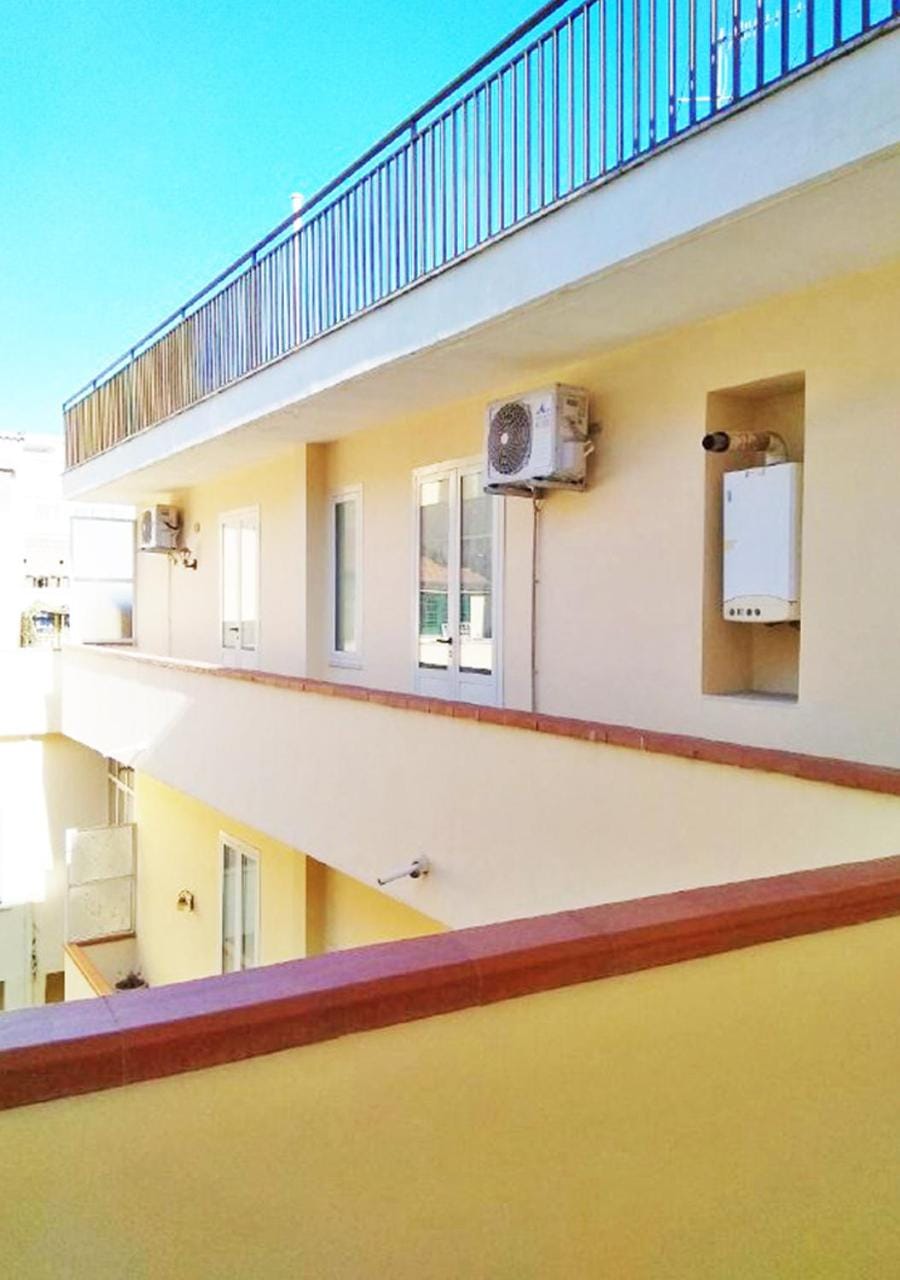Property building, Facade/entrance, Balcony/Terrace, Balcony/Terrace, Inner courtyard view