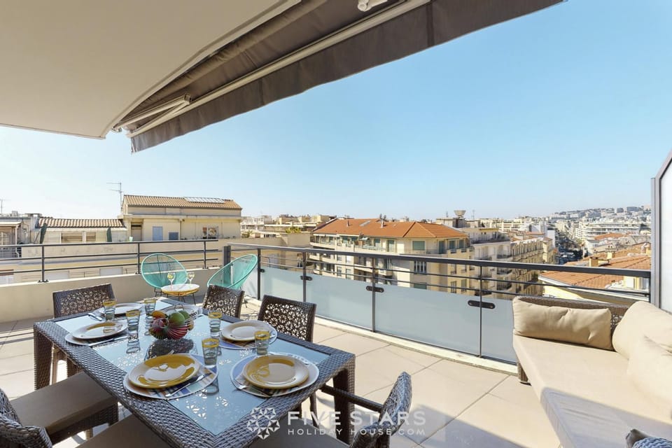 Balcony/Terrace, City view
