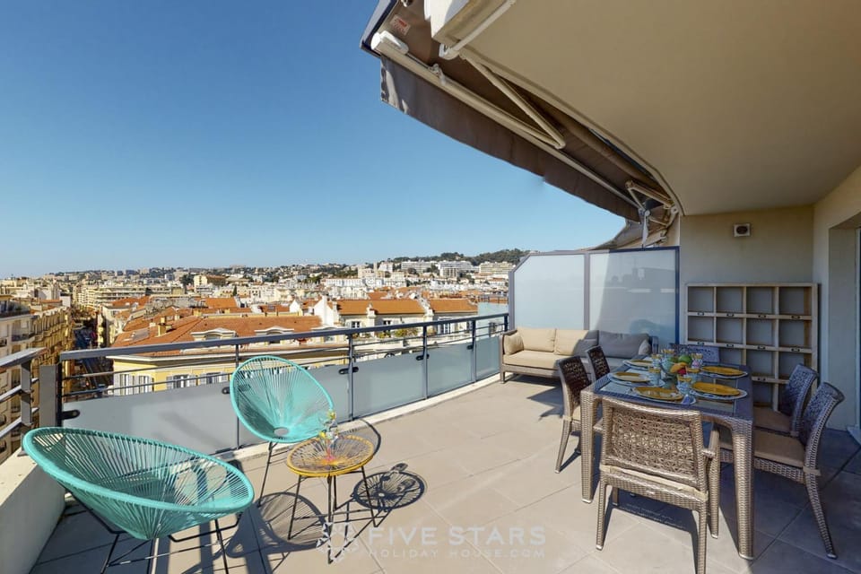 Balcony/Terrace, City view