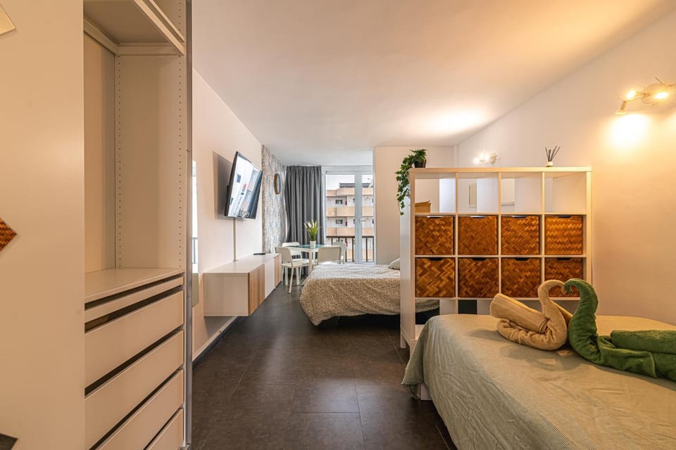 Bed, TV and multimedia, Photo of the whole room, Bedroom, towels, wardrobe