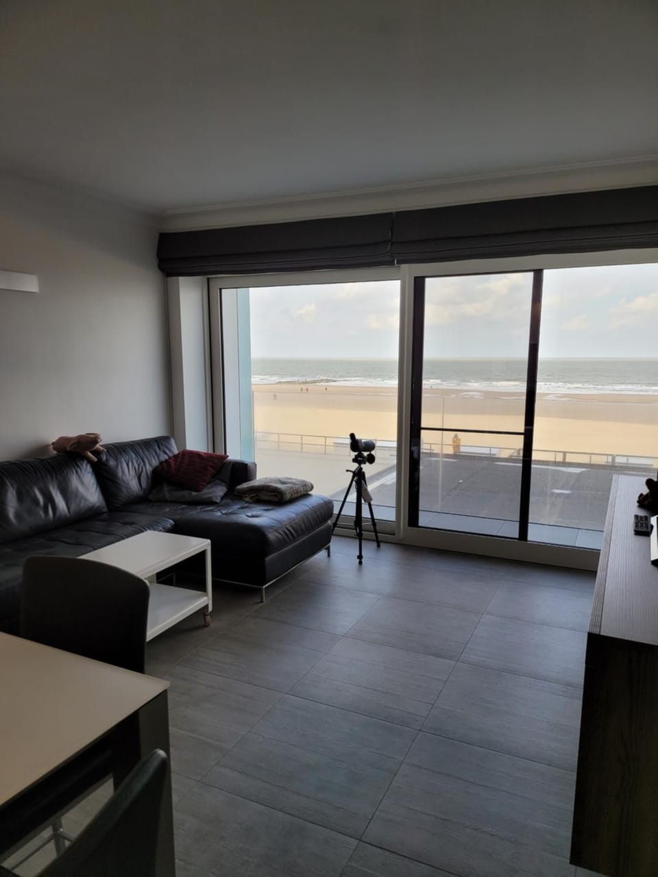 Studio 105 op zeedijk met frontaal zeezicht 1ste verdiep Apartment in Middelkerke