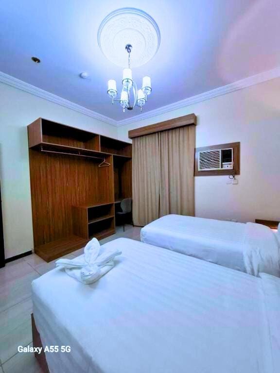 Photo of the whole room, towels
