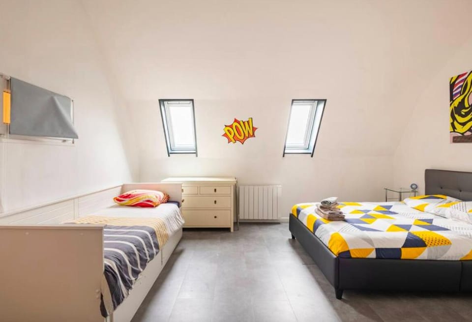 Bed, Photo of the whole room, Bedroom, Internal: Not applicable to any particular room