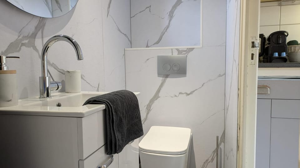 Toilet, Kitchen or kitchenette, dryer