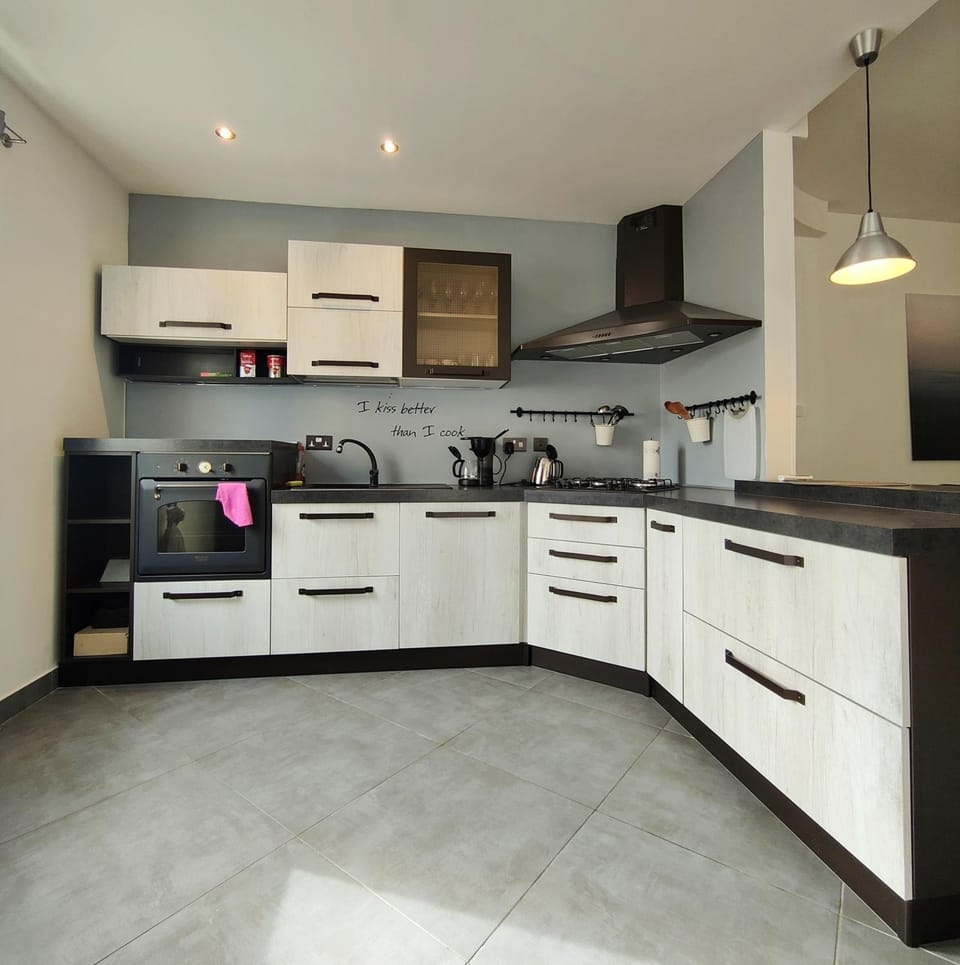 dishwasher, pet friendly, stove