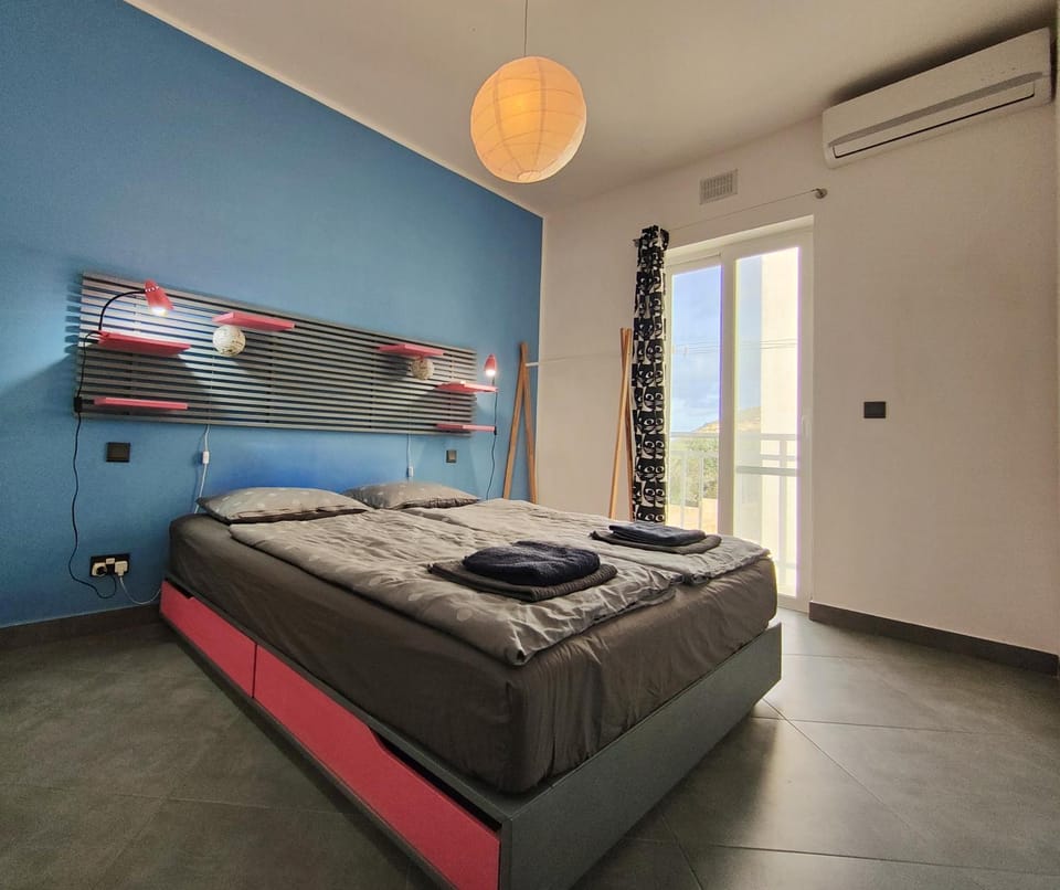 Bed, Photo of the whole room, Bedroom, towels, wardrobe, air conditioner