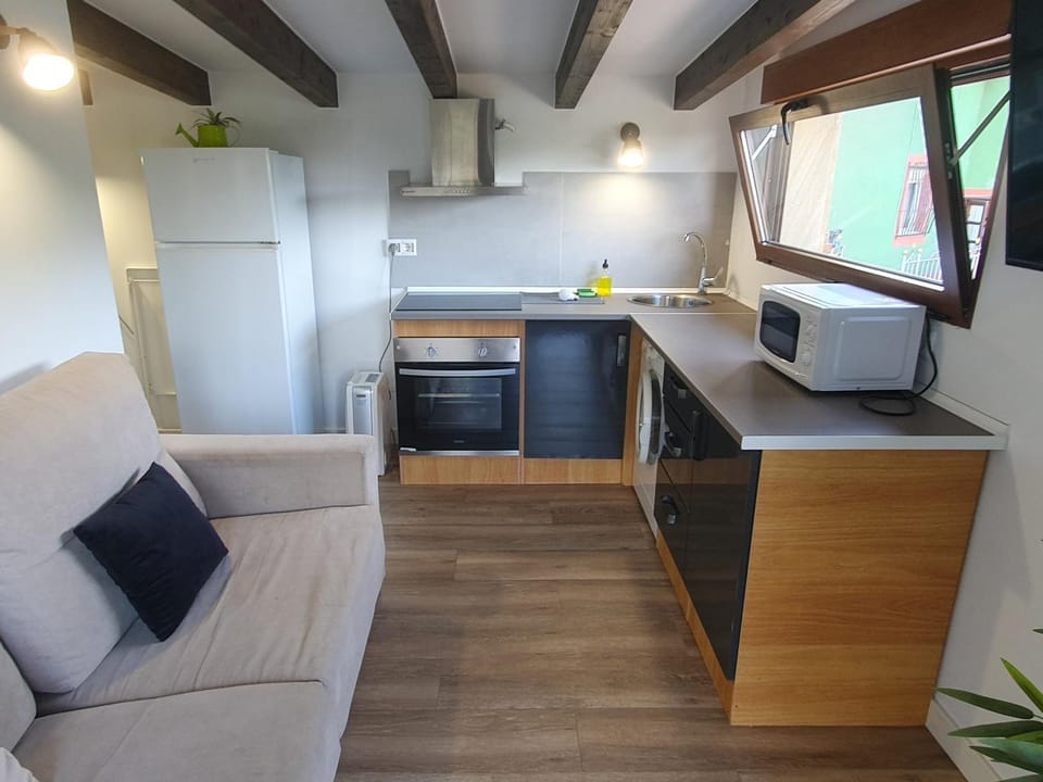 Kitchen or kitchenette, Living room