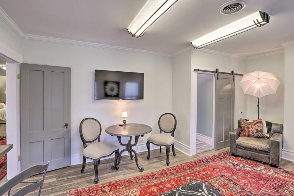 Charming & Walkable Fairport Village Apartment! Apartment in Fairport