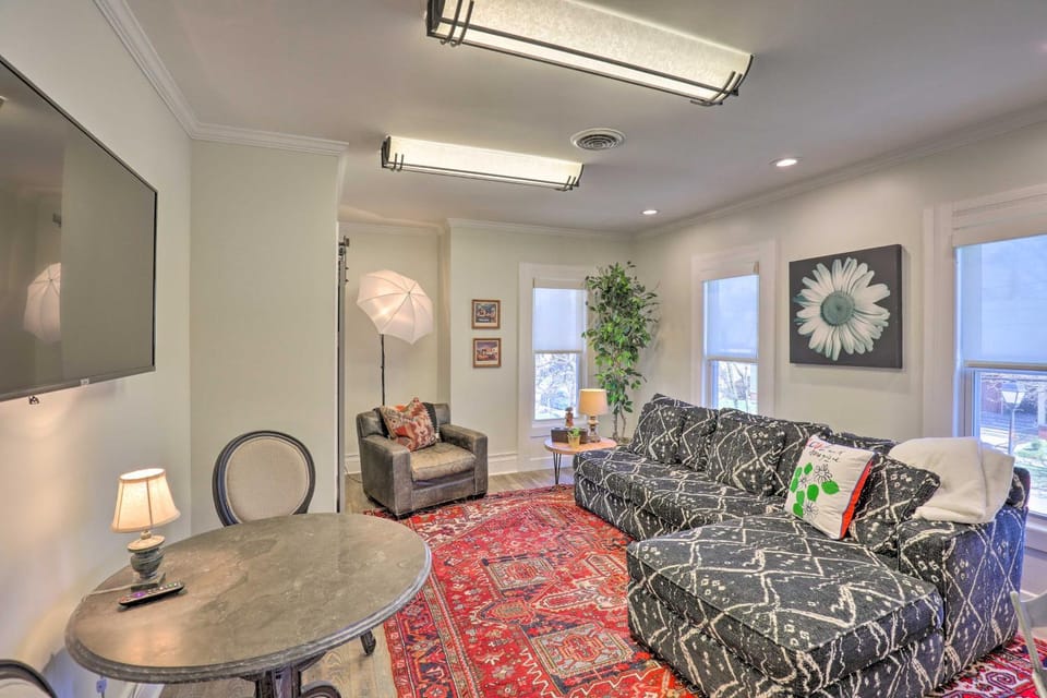 Charming & Walkable Fairport Village Apartment! Apartment in Fairport