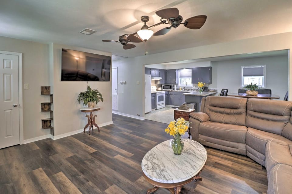 Greers Ferry Home with Yard, Less Than 1 Mi to Marina! House in Greers Ferry Lake