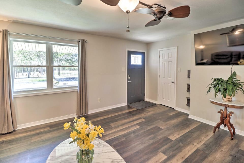 Greers Ferry Home with Yard, Less Than 1 Mi to Marina! House in Greers Ferry Lake