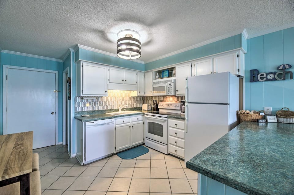 Beachfront Condo w/ Boardwalk & Pool Access! House in Atlantic Beach