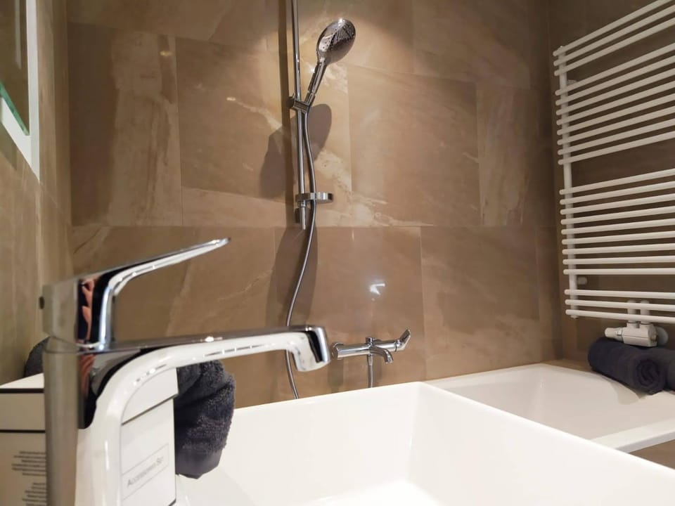 Bathroom, Bath