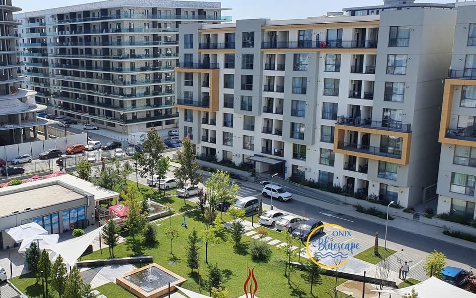 Property building, Restaurant/places to eat, Neighbourhood, Bird's eye view