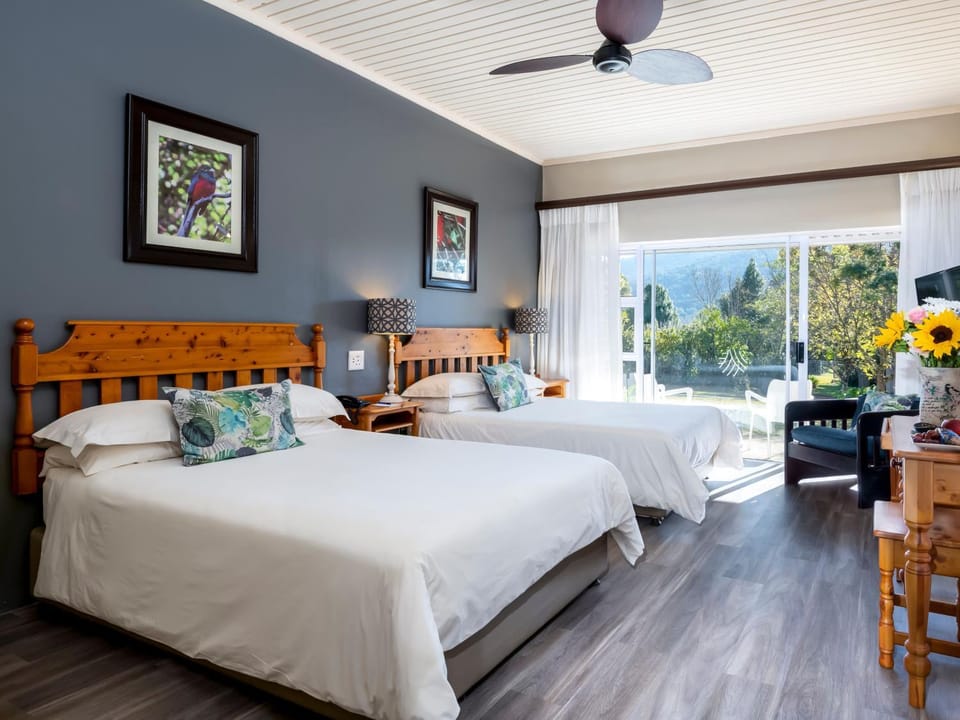 Bed, Living room, Photo of the whole room, Bedroom