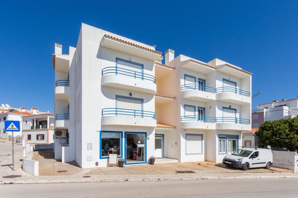 Property building, Facade/entrance, Off site