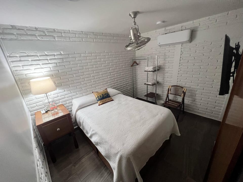 Bed, TV and multimedia, Bedroom, air conditioner