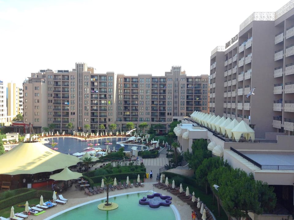 Restaurant/places to eat, Swimming pool