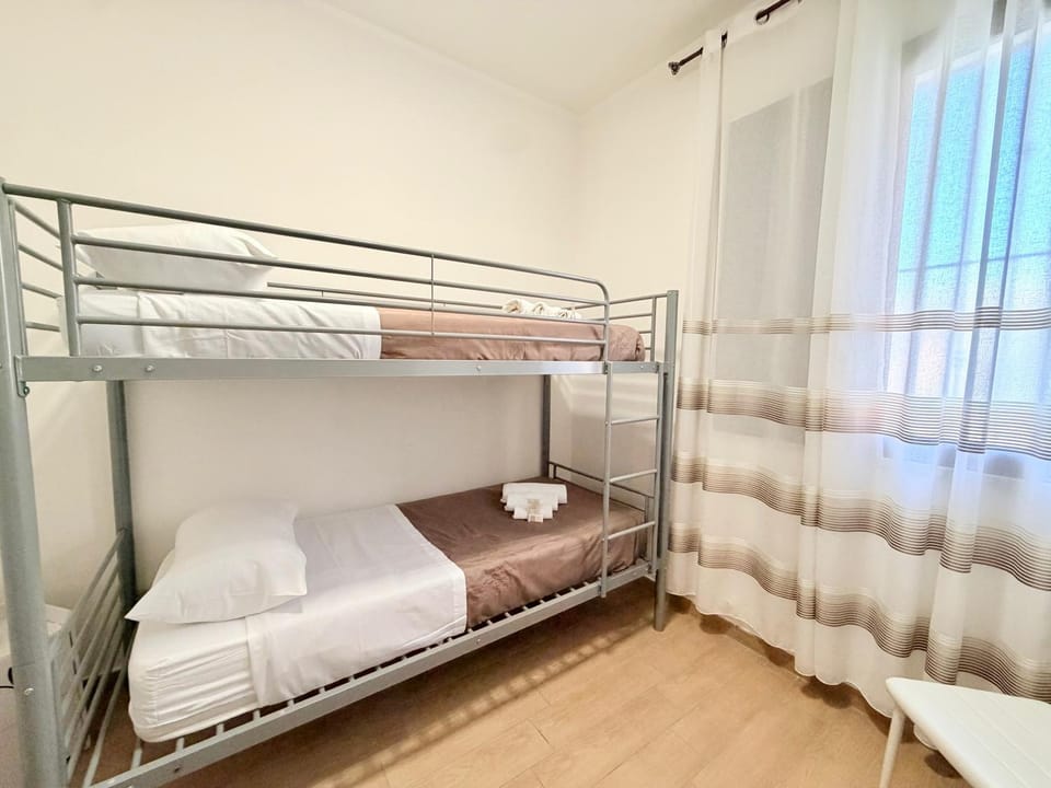 Photo of the whole room, Bedroom, bunk bed