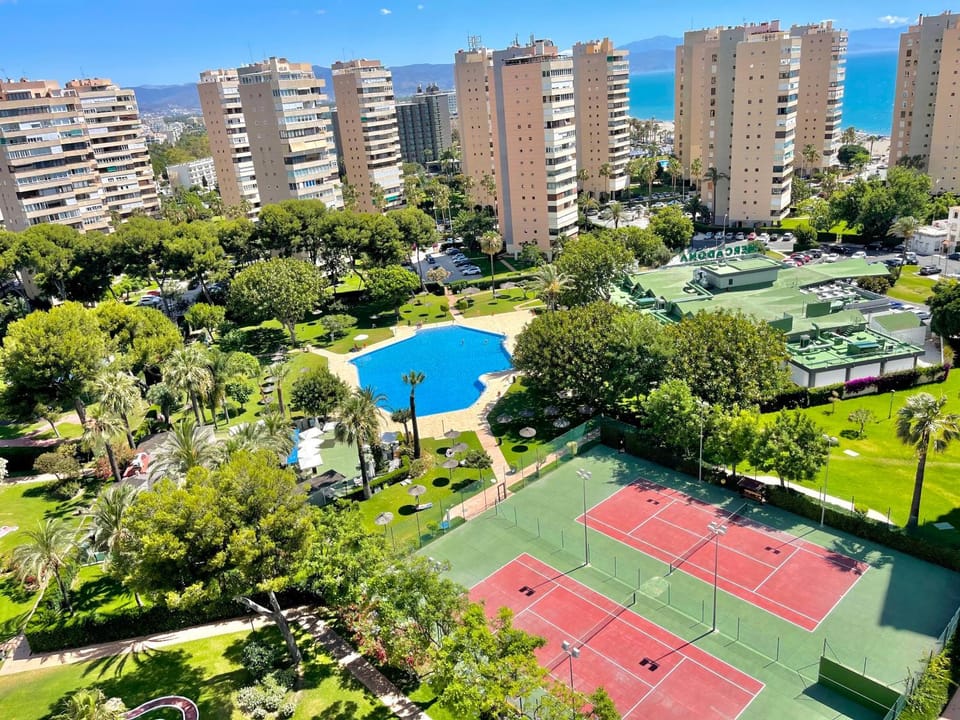 Day, Tennis court, Pool view, Swimming pool, Swimming pool, Open Air Bath