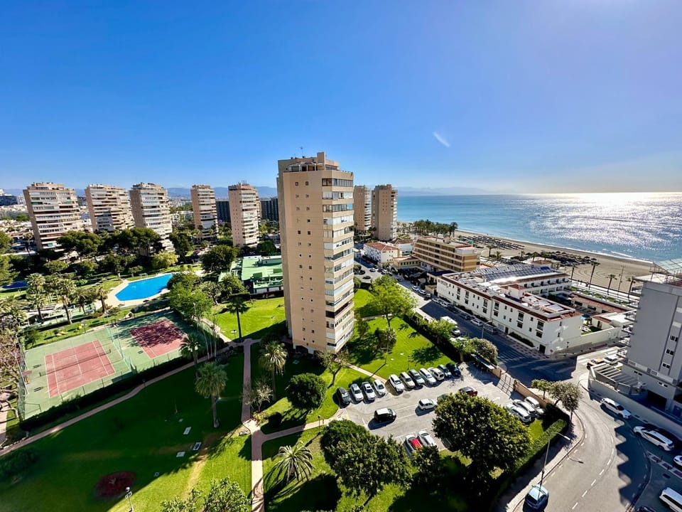 Day, Garden, Pool view, Sea view, Location, Parking