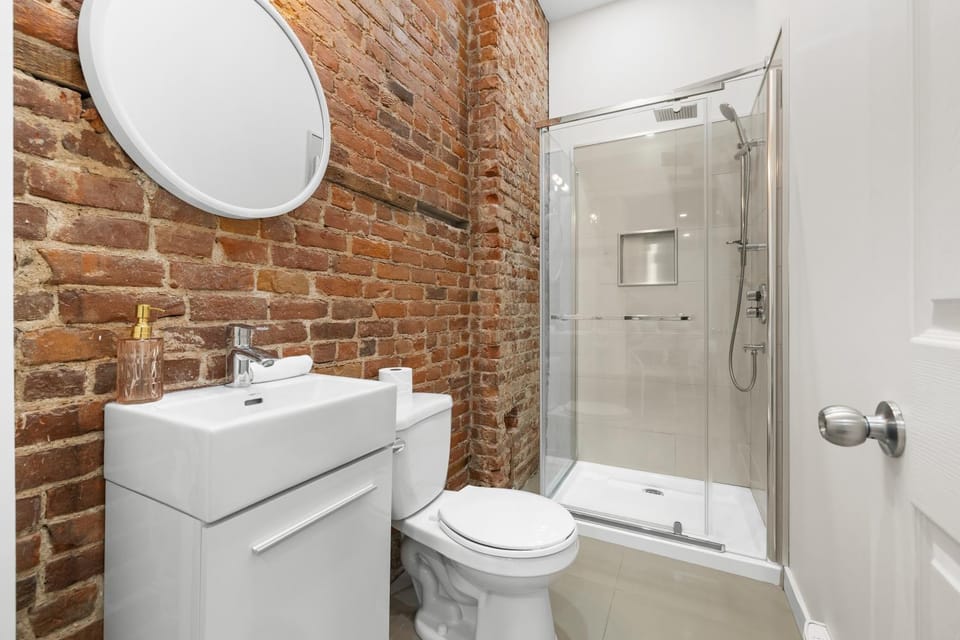 Shower, Toilet, Bathroom, towels