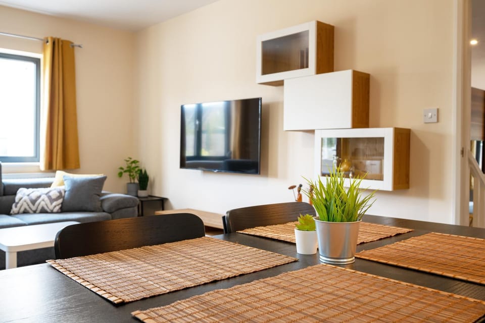 Seating area, Dining area