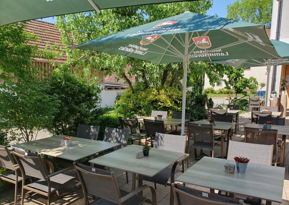 Restaurant/places to eat, Restaurant/places to eat, Garden, Balcony/Terrace