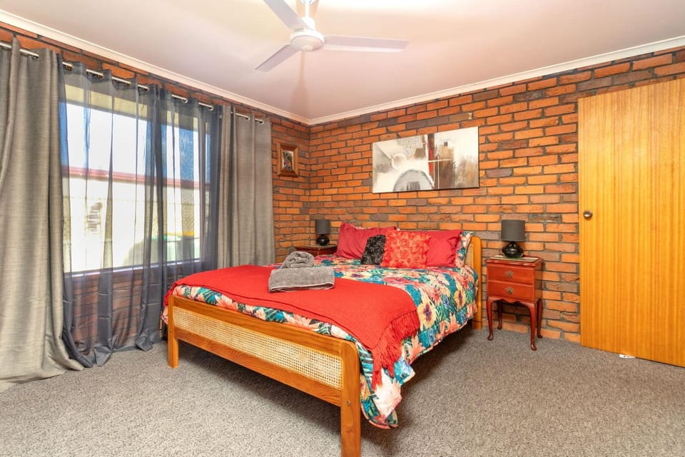 Bromeliads House in Iluka