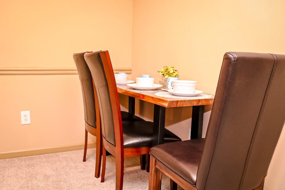Easy Access 2beds,1bt luxury kingbed with pool sleeps 4 Apartment in Georgia